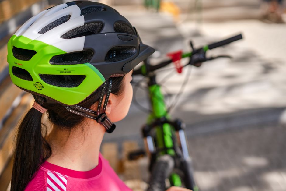 Sicherheitsausrüstung & Helme: Selbermachen oder Fachbetrieb beauftragen? Der Kostenvergleich